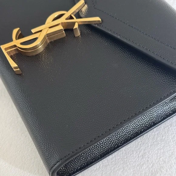 𝑪𝑨𝑺𝑺𝑨𝑵𝑫𝑹𝑨 𝑾𝑨𝑳𝑳𝑬𝑻 𝑶𝑵 𝑪𝑯𝑨𝑰𝑵 - Picture 8 of 14